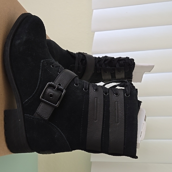 UGG Zia Black Suede Boots Sherpa Lined NWT 7.5 Womens - Picture 2 of 13